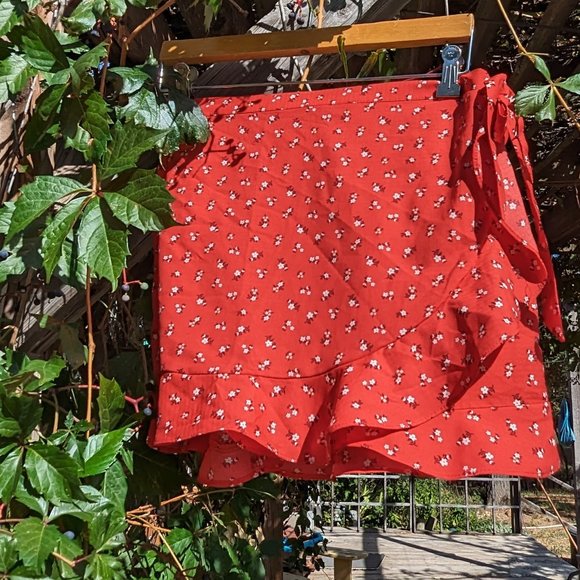 E & M brand flirty Cherry Colored Ditsy Floral Mini-Skort - Picture 1 of 16